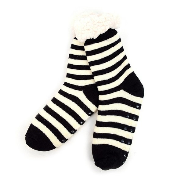 Non-Skid Winter Socks - Picture 2 of 3